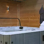 Mastlo: Spacious 10-person Garden Retreat Near Villa *