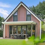 Mastlo: Spacious 10-person Garden Retreat Near Ouddorp