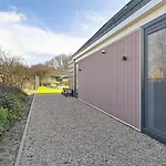 Villa Mastlo: Spacious 10-person Garden Retreat Near
