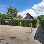 Mastlo: Spacious 10-person Garden Retreat Near * Ouddorp