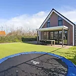 Mastlo: Spacious 10-person Garden Retreat Near Villa Ouddorp