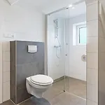 Villa Mastlo: Spacious 10-person Garden Retreat Near