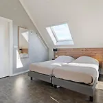 Villa Mastlo: Spacious 10-person Garden Retreat Near