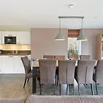 Villa Mastlo: Spacious 10-person Garden Retreat Near *