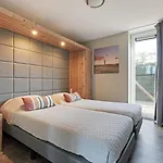 Villa Mastlo: Spacious 10-person Garden Retreat Near Ouddorp