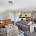 Mastlo: Spacious 10-person Garden Retreat Near