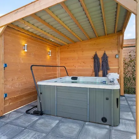 빌라 Mastlo 2x 10 Persons Large Garden, 1500 Meters To The Dunes And With 2 Jacuzzi's - Not For Companies 우도르프