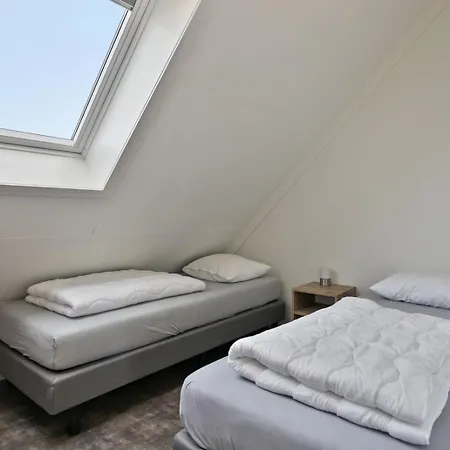 Villa Mastlo 2x 10 Persons Large Garden, 1500 Meters To The Dunes And With 2 Jacuzzi's - Not For Companies Ouddorp