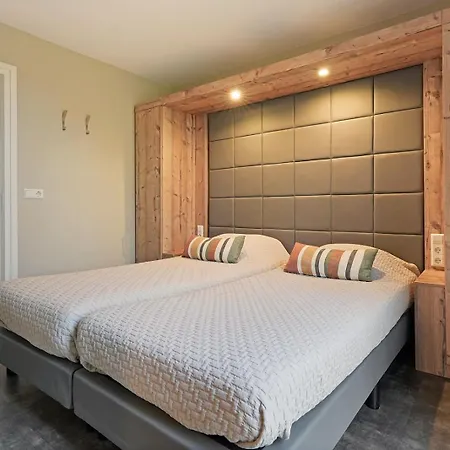 Mastlo 2x 10 Persons Large Garden, 1500 Meters To The Dunes And With 2 Jacuzzi's - Not For Companies Ouddorp