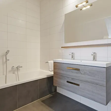 Villa Mastlo 2x 10 Persons Large Garden, 1500 Meters To The Dunes And With 2 Jacuzzi's - Not For Companies *