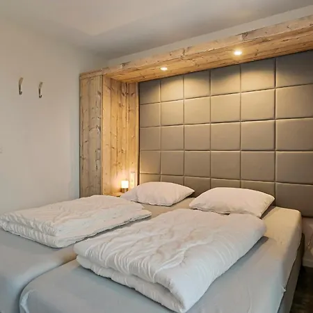 Mastlo 2x 10 Persons Large Garden, 1500 Meters To The Dunes And With 2 Jacuzzi's - Not For Companies Ouddorp