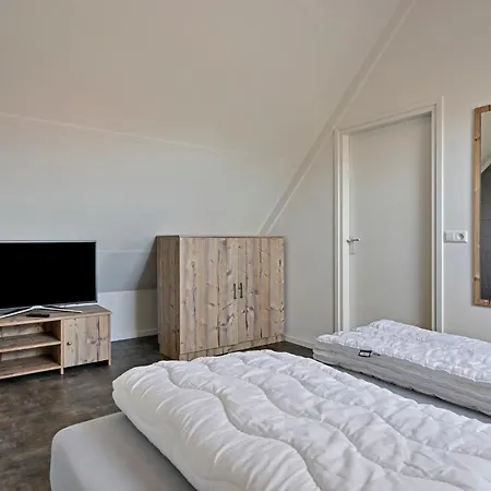 Villa Mastlo 2x 10 Persons Large Garden, 1500 Meters To The Dunes And With 2 Jacuzzi's - Not For Companies *