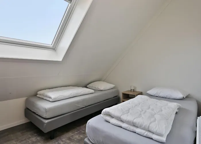 Willa Mastlo 2x 10 Persons Large Garden, 1500 Meters To The Dunes And With 2 Jacuzzi's - Not For Companies Ouddorp