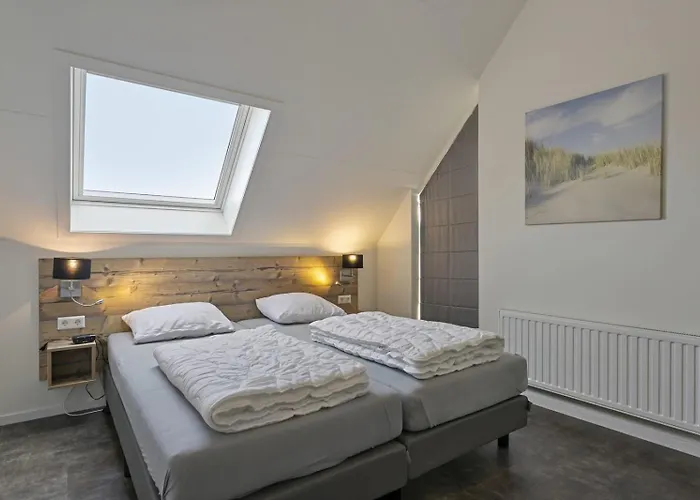 Mastlo 2x 10 Persons Large Garden, 1500 Meters To The Dunes And With 2 Jacuzzi's - Not For Companies Ouddorp