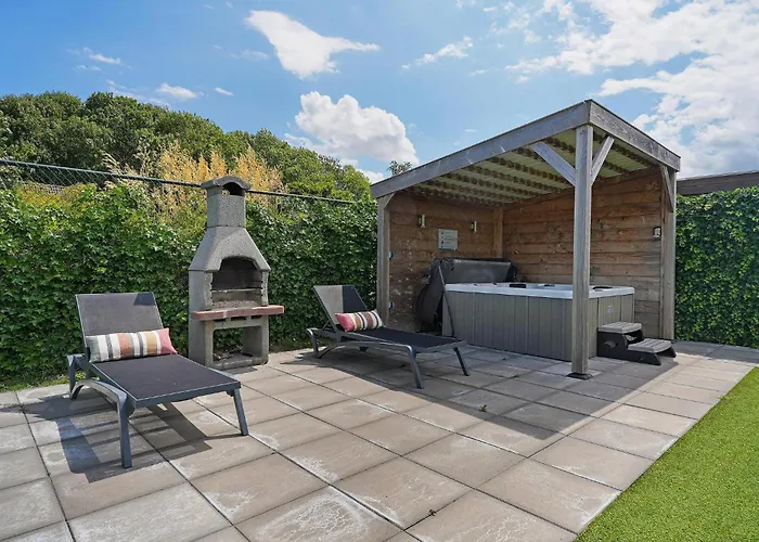 Βίλα Mastlo 2x 10 Persons Large Garden, 1500 Meters To The Dunes And With 2 Jacuzzi's - Not For Companies Ouddorp