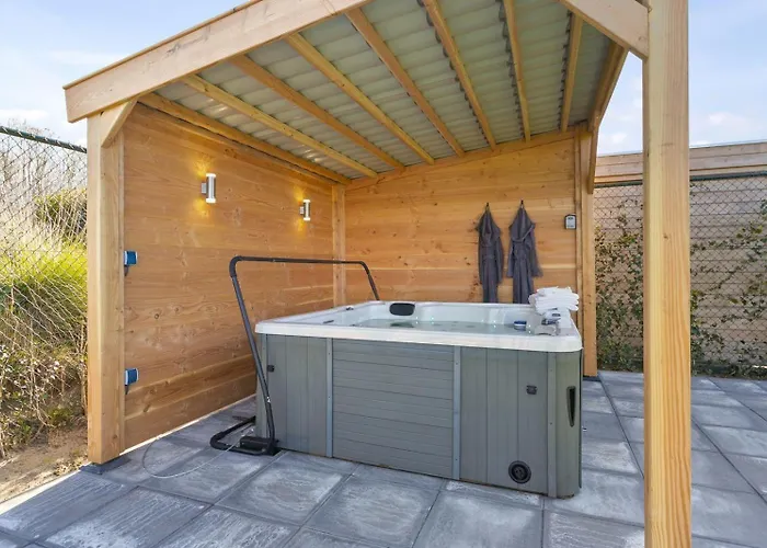Mastlo 2x 10 Persons Large Garden, 1500 Meters To The Dunes And With 2 Jacuzzi's - Not For Companies Ouddorp