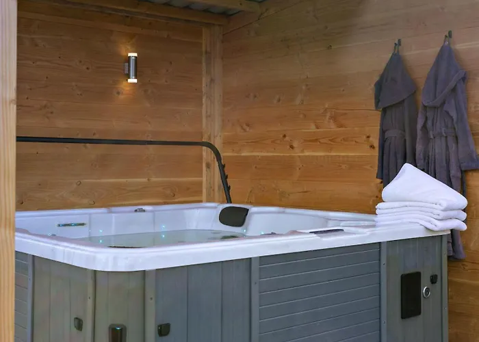 Mastlo 2x 10 Persons Large Garden, 1500 Meters To The Dunes And With 2 Jacuzzi's - Not For Companies Willa *