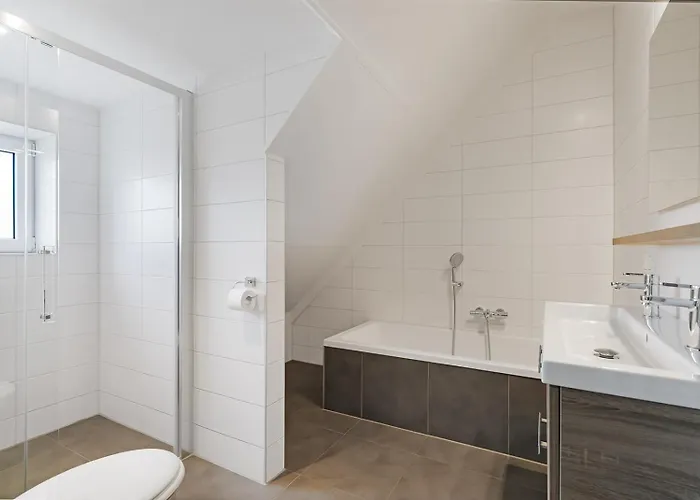 Mastlo 2x 10 Persons Large Garden, 1500 Meters To The Dunes And With 2 Jacuzzi's - Not For Companies Ouddorp