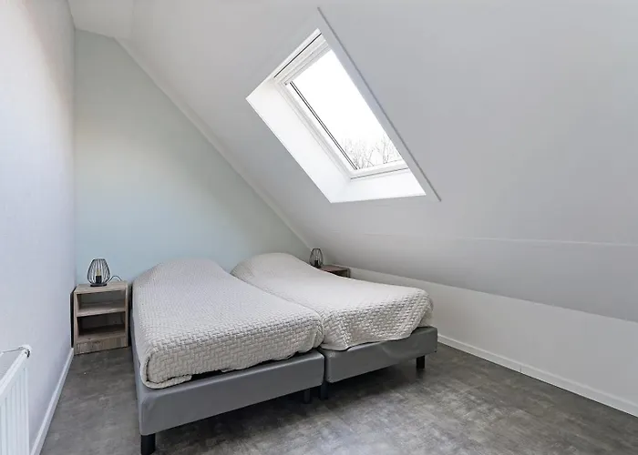 Willa Mastlo 2x 10 Persons Large Garden, 1500 Meters To The Dunes And With 2 Jacuzzi's - Not For Companies Ouddorp