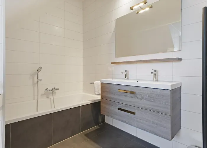 Willa Mastlo 2x 10 Persons Large Garden, 1500 Meters To The Dunes And With 2 Jacuzzi's - Not For Companies *