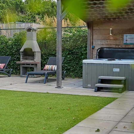 Vila Mastlo 2x 10 Persons Large Garden, 1500 Meters To The Dunes And With 2 Jacuzzi's - Not For Companies Ouddorp