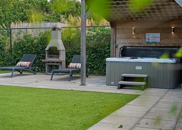 Villa Mastlo 2x 10 Persons Large Garden, 1500 Meters To The Dunes And With 2 Jacuzzi's - Not For Companies Ouddorp