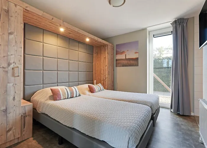 Vila Mastlo 2x 10 Persons Large Garden, 1500 Meters To The Dunes And With 2 Jacuzzi's - Not For Companies Ouddorp