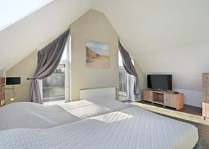 Vila Mastlo 2x 10 Persons Large Garden, 1500 Meters To The Dunes And With 2 Jacuzzi's - Not For Companies